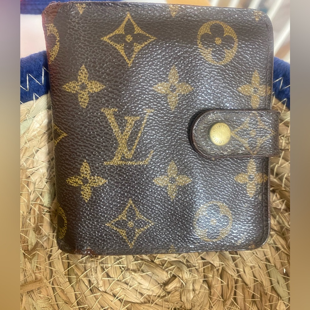 Louis Vuitton authentic bi fold wallet with coin zipper